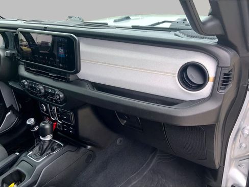 Used 2024 Jeep Gladiator Sport AWD/4WD image 34