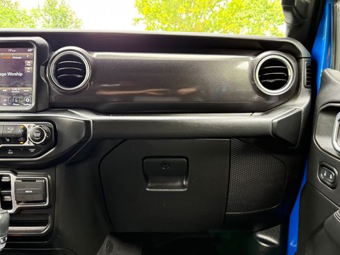 Used 2021 Jeep Wrangler Unlimited Sahara AWD/4WD image 24
