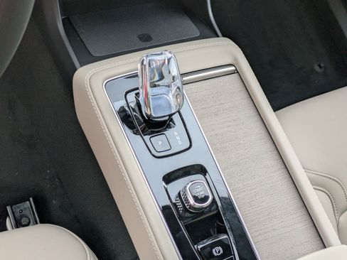 New 2026 Volvo XC90 B5 Core AWD/4WD image 13