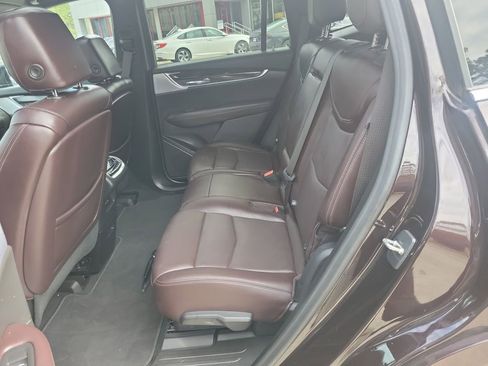 Used 2021 Cadillac XT6 Premium Luxury image 17