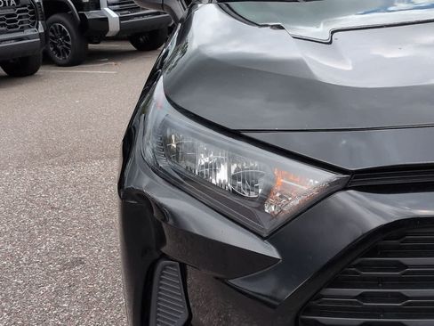 Used 2021 Toyota RAV4 LE FWD image 10