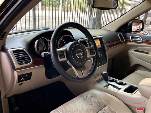 Used 2013 Jeep Grand Cherokee Limited w/ Luxury Group II image 17
