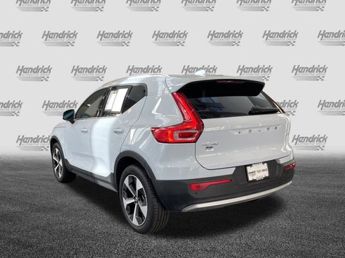 Used 2025 Volvo XC40 B5 Plus image 8