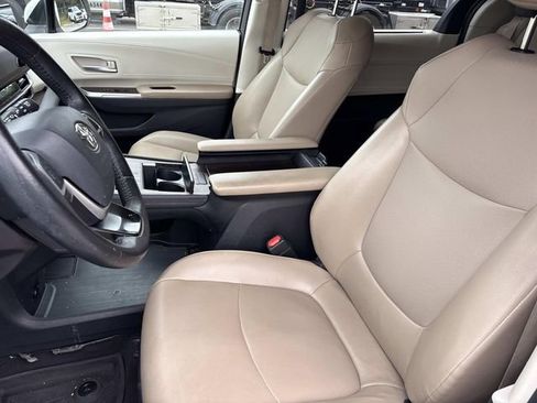 Used 2021 Toyota Sienna XLE w/ XLE Plus Package AWD/4WD image 11
