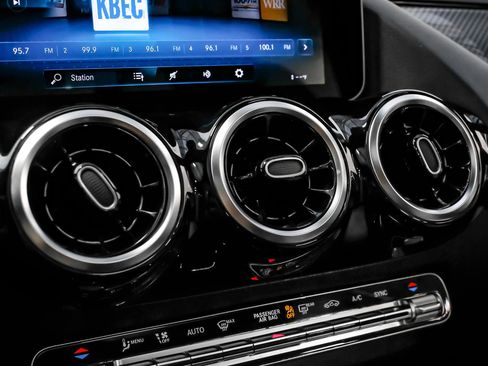 Used 2021 Mercedes-Benz GLA 250 4MATIC image 14