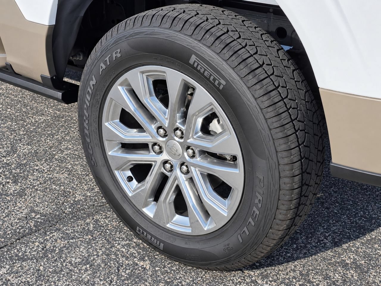 Used 2025 Ford F150 King Ranch w/ FX4 Off-Road Package AWD/4WD image 13