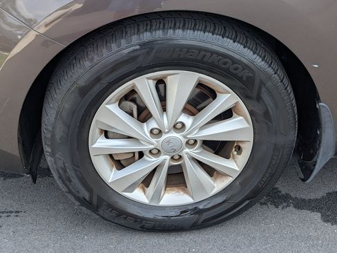 Used 2017 Kia Sedona LX w/ LX Essentials Premium Package FWD image 13