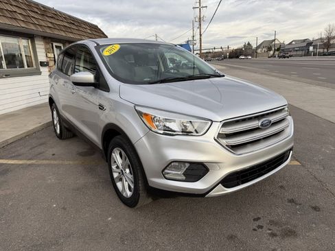 Used 2017 Ford Escape SE w/ SE Cold Weather Package image 9