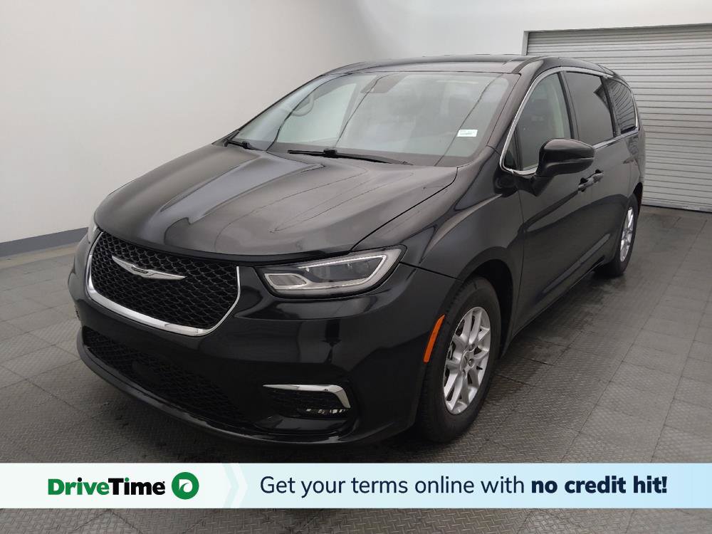 Used 2023 Chrysler Pacifica Touring-L FWD image 1