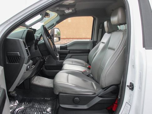 Used 2017 Ford F550 2WD Regular Cab Super Duty image 17