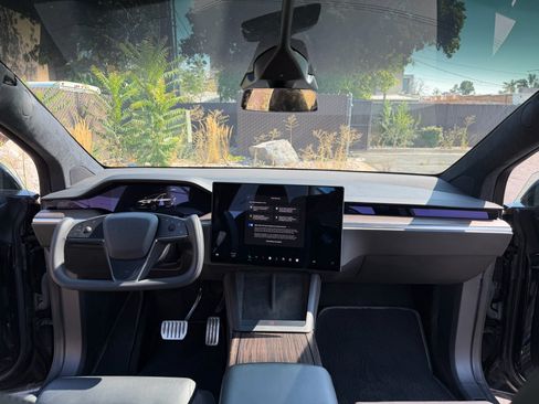 Used 2023 Tesla Model X AWD/4WD image 18