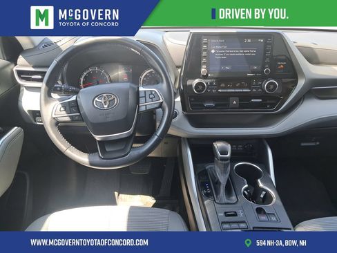 Used 2022 Toyota Highlander LE AWD/4WD image 26