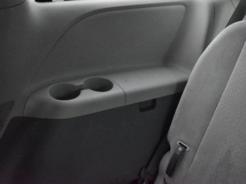 Used 2012 Toyota Sienna LE FWD image 17