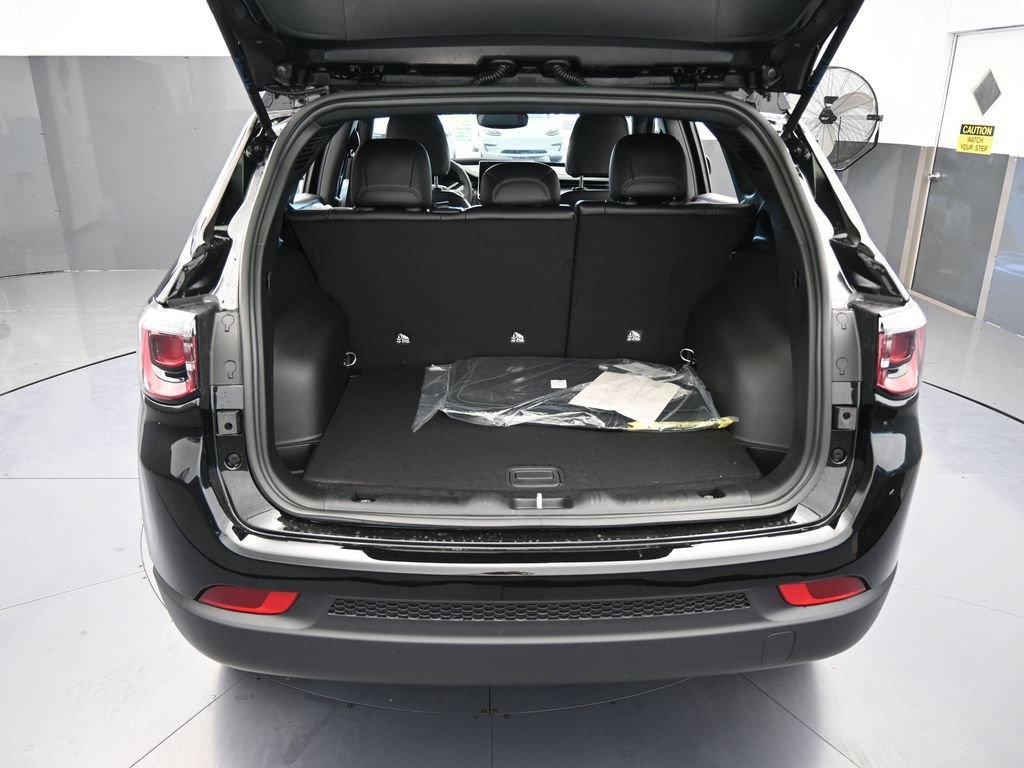 New 2026 Jeep Compass Latitude AWD/4WD image 33
