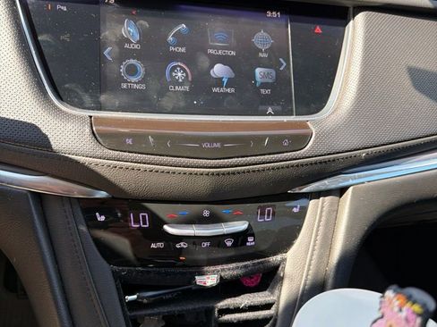 Used 2017 Cadillac XT5 Luxury w/ Driver Awareness Package FWD image 2