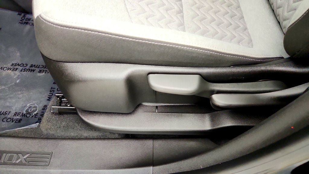 Used 2024 Chevrolet Equinox LS FWD image 11