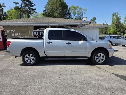 Used 2013 Nissan Titan SV AWD/4WD image 5