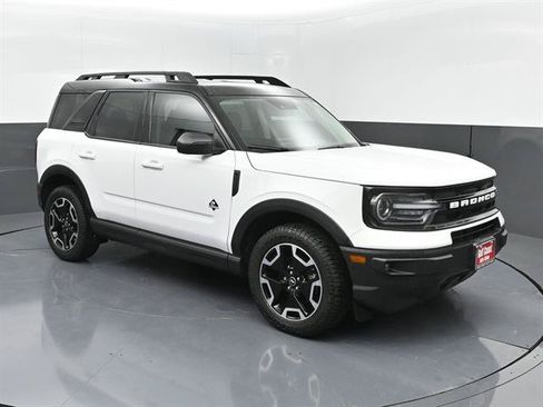 Used 2023 Ford Bronco Sport Outer Banks w/ Tech Package AWD/4WD image 2