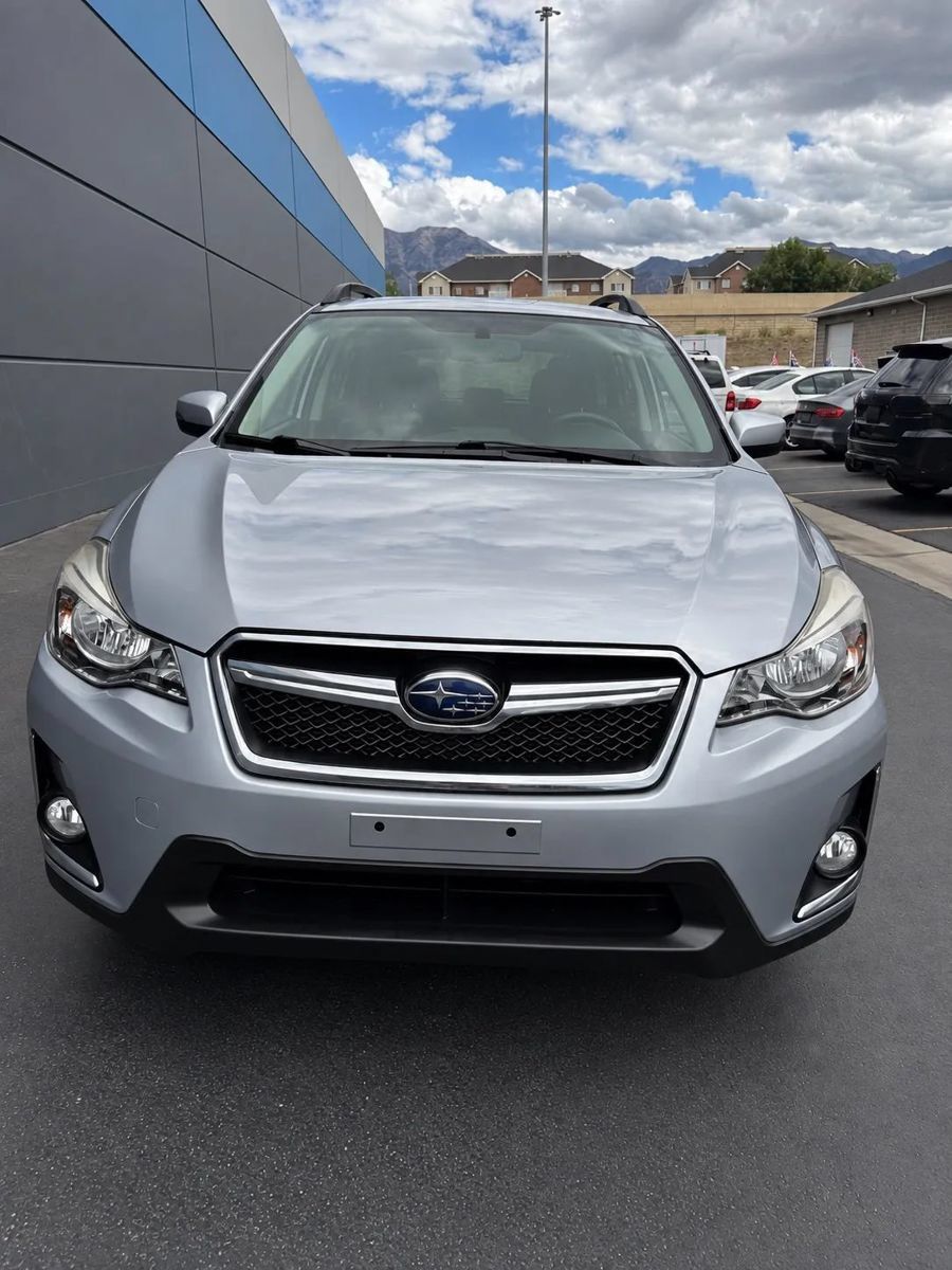 Used 2016 Subaru Crosstrek 2.0i Premium w/ Moonroof Package AWD/4WD image 2