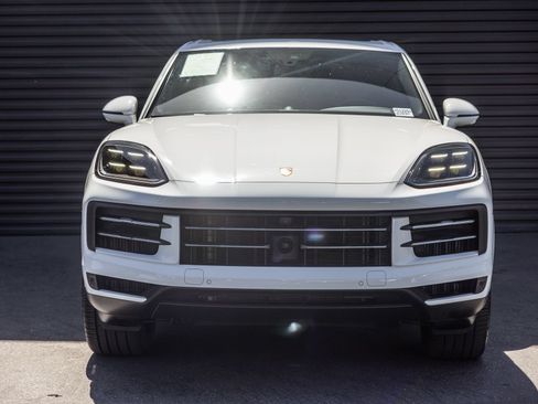 Certified 2024 Porsche Cayenne AWD/4WD image 7