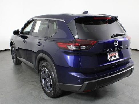 Certified 2026 Nissan Rogue SV FWD image 4