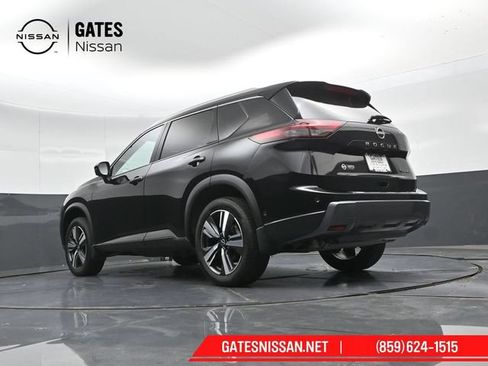 Used 2025 Nissan Rogue SL AWD/4WD image 46