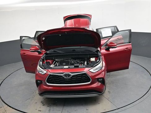 Used 2023 Toyota Highlander Platinum image 48