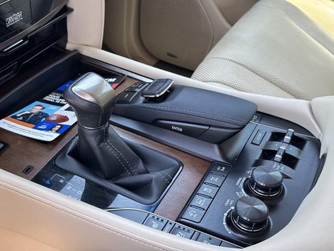 Used 2021 Lexus LX 570 4WD w/ Luxury Package image 48