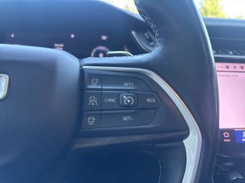 Used 2022 Jeep Grand Cherokee L Limited image 11