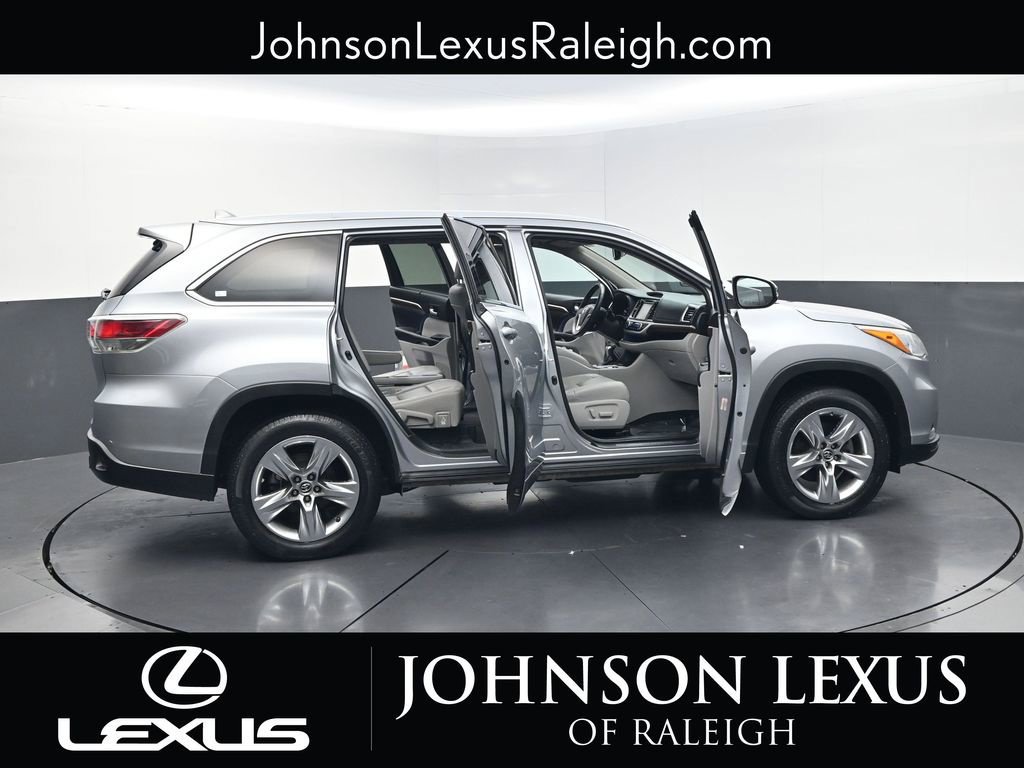 Used 2016 Toyota Highlander Limited Platinum FWD image 32