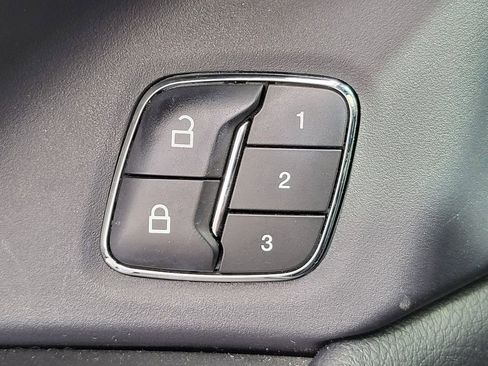 Used 2019 Ford Expedition XLT w/ Equipment Group 202A AWD/4WD image 9