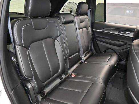 Used 2025 Jeep Grand Cherokee Limited image 37