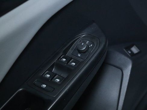 Used 2023 Volkswagen Taos SE w/ Panoramic Sunroof Package AWD/4WD image 17