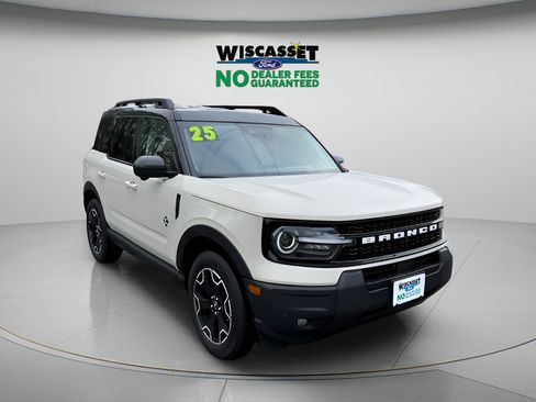 Certified 2025 Ford Bronco Sport Outer Banks w/ Outer Banks Tech Package+ AWD/4WD image 25