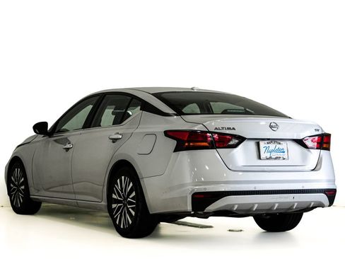 Used 2024 Nissan Altima 2.5 SV FWD image 8