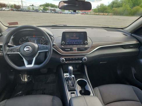 Used 2024 Nissan Altima 2.5 SV AWD/4WD image 17