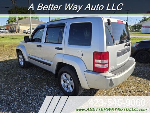 Used 2012 Jeep Liberty Sport RWD image 2
