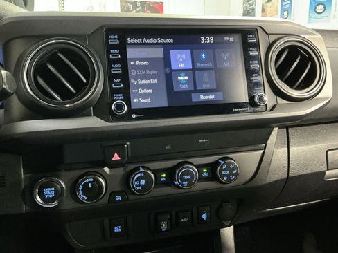 Used 2020 Toyota Tacoma TRD Off-Road AWD/4WD image 19