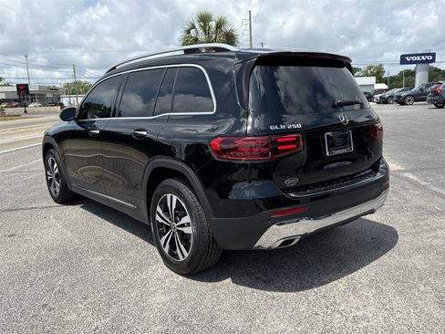 Used 2025 Mercedes-Benz GLB 250 image 3