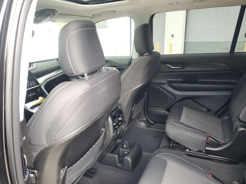 Used 2024 Jeep Grand Cherokee L Laredo RWD image 12