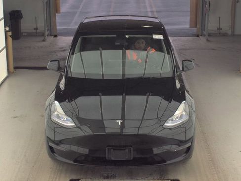 Used 2023 Tesla Model Y Long Range image 10