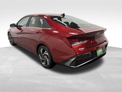 Used 2024 Hyundai Elantra Limited image 11