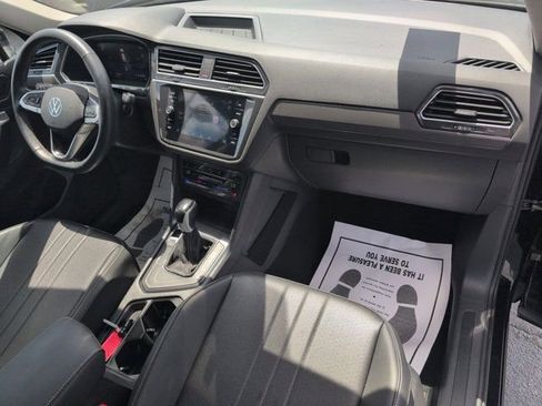 Used 2024 Volkswagen Tiguan SE image 32