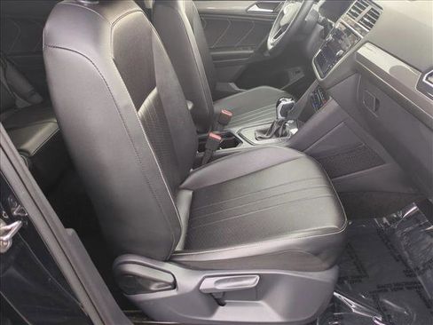 Used 2024 Volkswagen Tiguan SE image 19