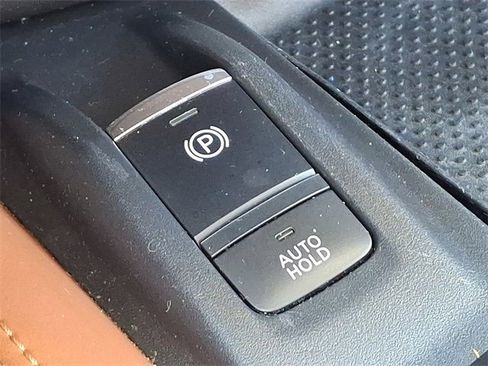 Used 2018 Nissan Rogue SL w/ Premium Package image 25