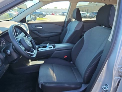 Used 2023 Nissan Rogue SV AWD/4WD image 3