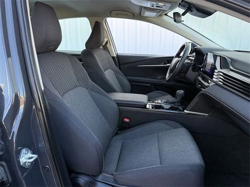 Used 2025 Toyota Camry LE image 30