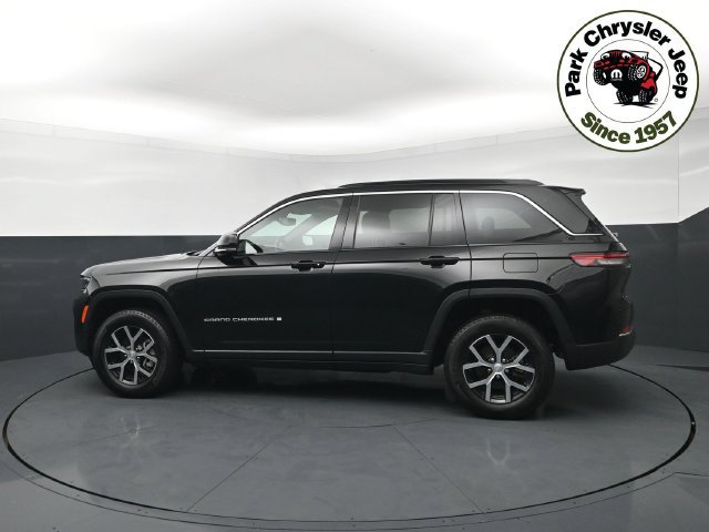 Used 2024 Jeep Grand Cherokee Limited w/ Trailer Tow Package AWD/4WD image 3