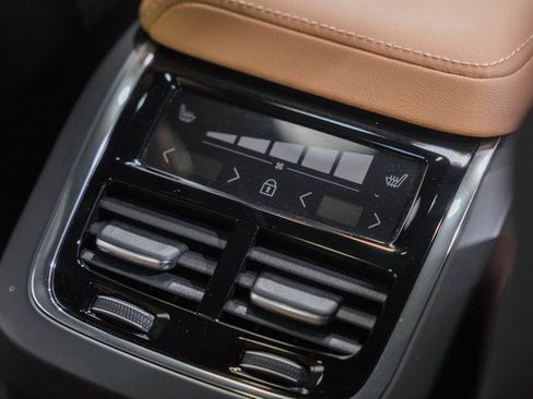 Used 2022 Volvo XC60 B5 Inscription w/ Climate Package image 31