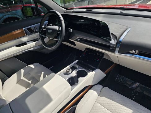 New 2026 Cadillac Vistiq Luxury AWD/4WD image 10